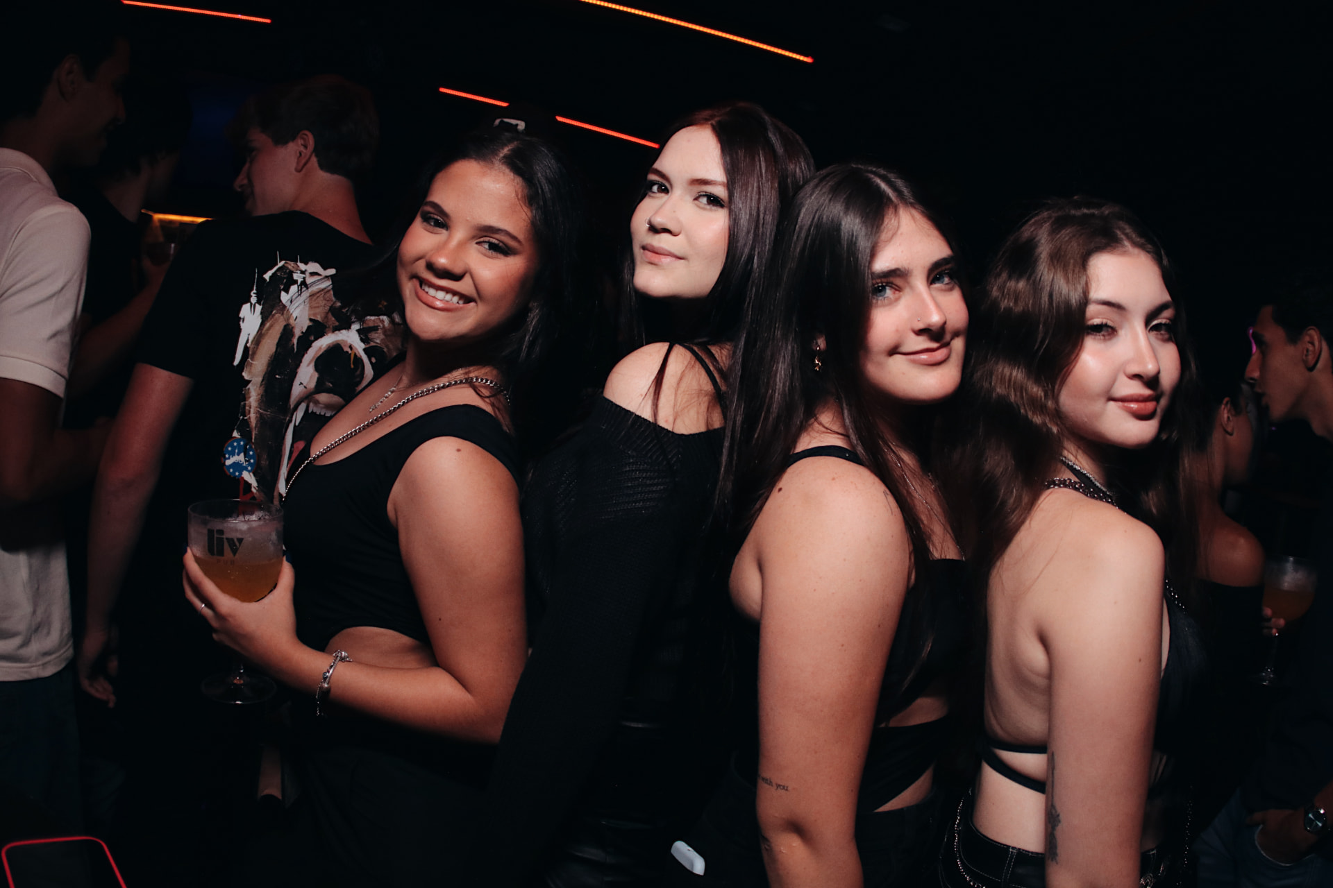 Amigas curtindo a noite na Festa Lune